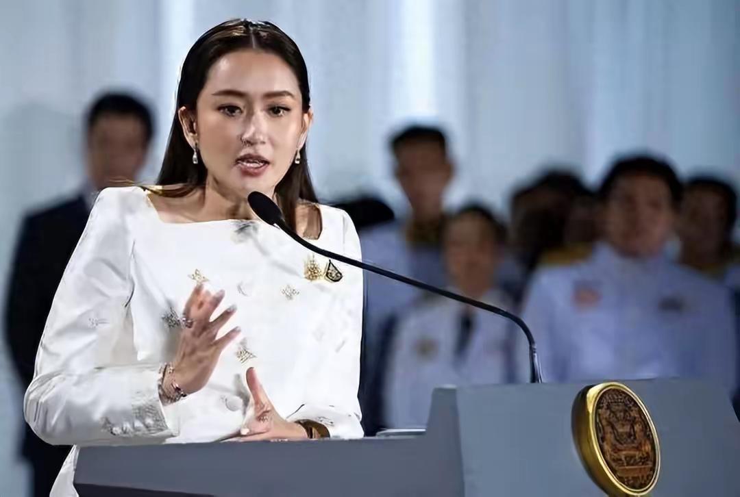 佩通坦逆势翻盘，一架泰专机直飞中国；洪森失算，不应曝英拉秘事

以下是对“佩通坦