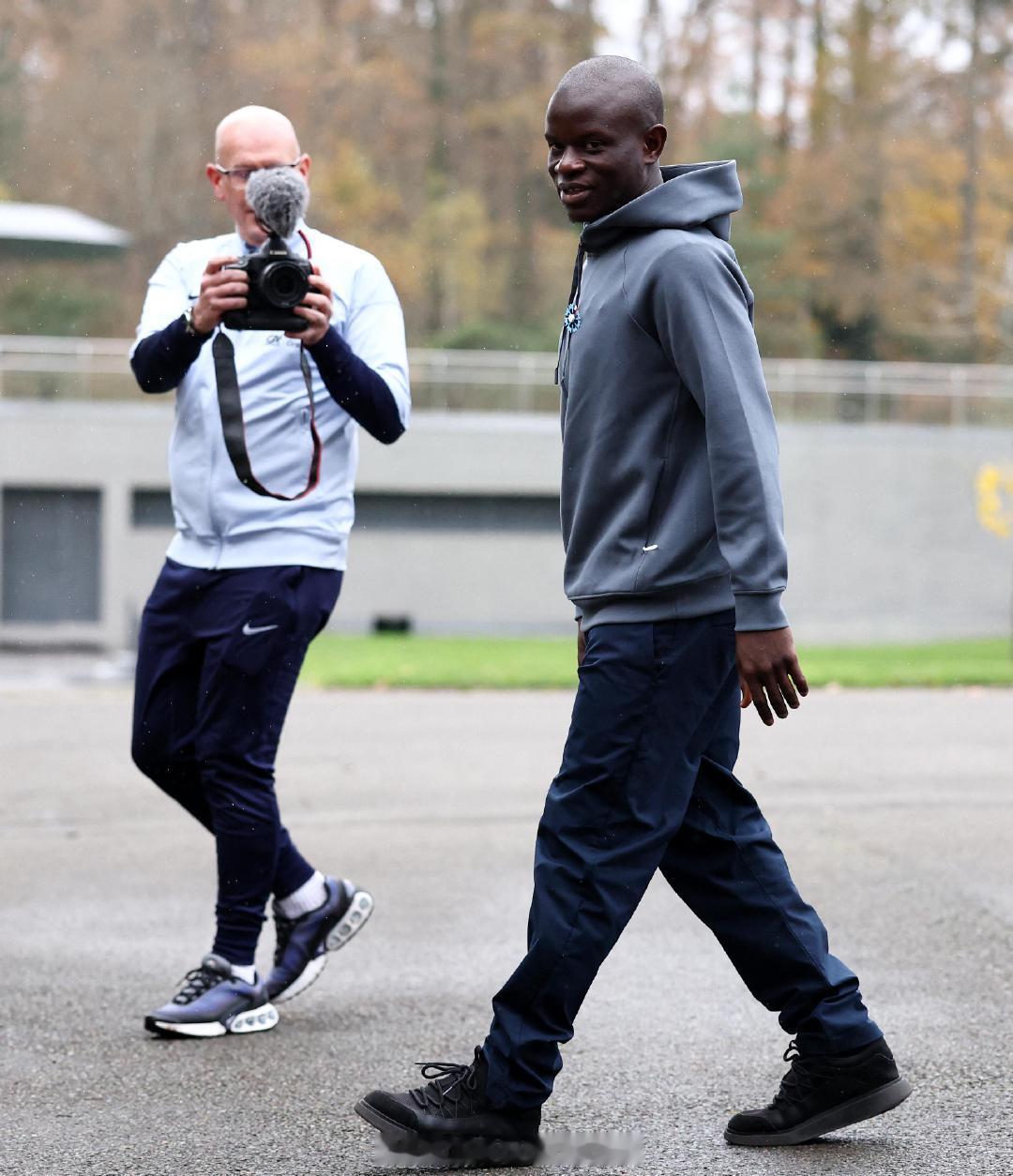 【坎特回归！巴黎时装秀11月版】一年上演几次的“法国时装秀”，来点评一下这批法国