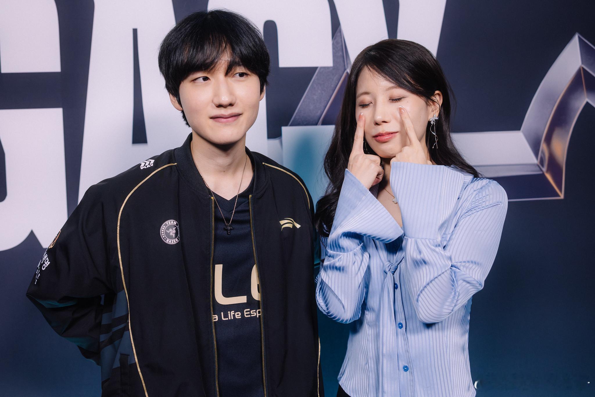 志宣为Peanut流泪 志宣为Peanut流下泪水，在采访中还做出流泪的表情。瑞