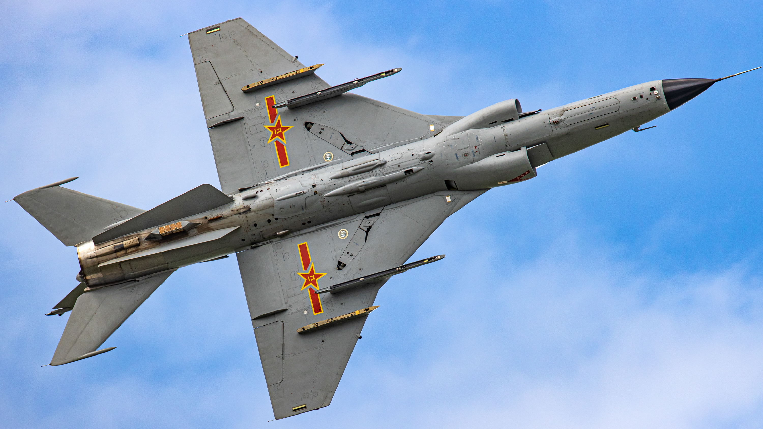 #航空新视野[超话]# 空军某部装备的歼教-9战斗机，有人说它不好看，我没那么挑