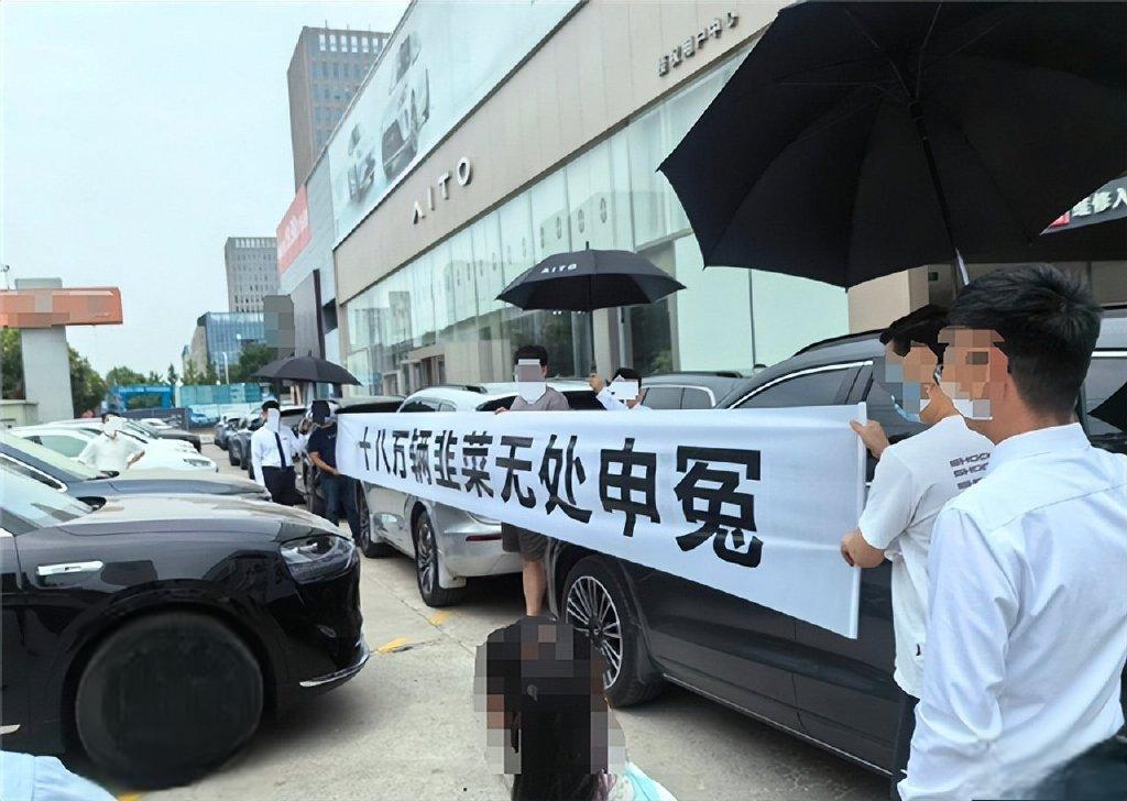 近期增程SUV市场有点乱！理想L9官宣全面停止接单；另一边问界M7刚交付就推大改