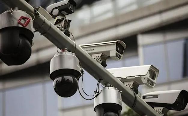 6月26日，美国联邦通信委员会表示，将禁止进口更多来自多家中国制造商的设备，这是