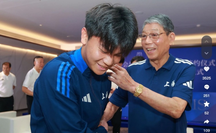 蒯纪闻：非常感谢徐导和这帮小兄弟 希望未来在顶峰相见