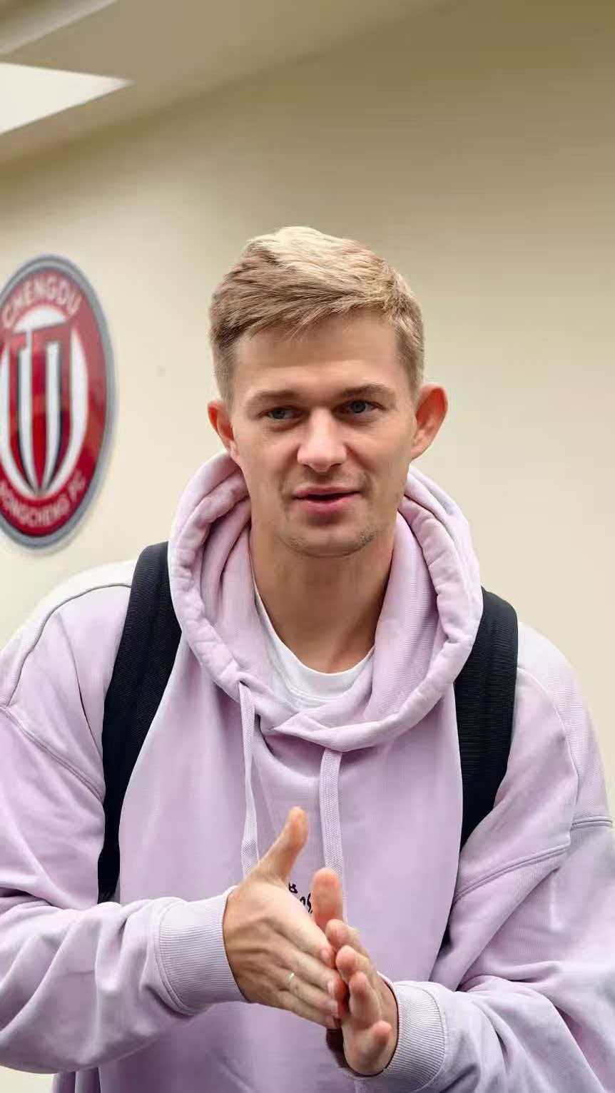 仅次于VVD的男人 索罗金一米92的空霸后卫，确实很适合。成都蓉城 成都