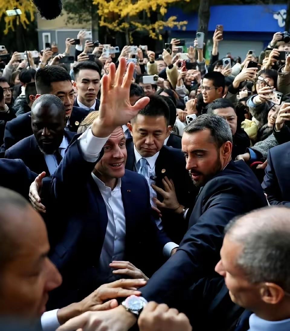 法国总统成都时间不够用，想看的地方没看完，下次还会来吗.
马克龙最近访华了，但自