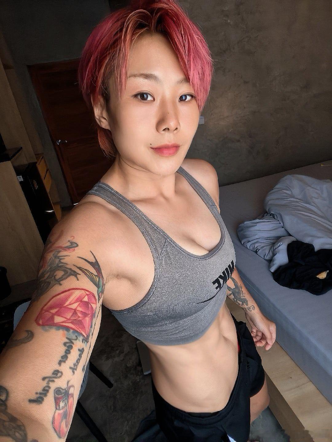 起床训练啦，今天出太阳了。可以晒衣服了格斗泰拳健身刘丽格斗运动员日常分享