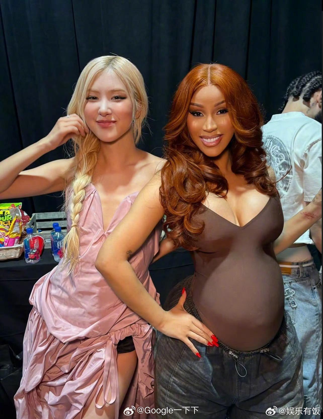 CardiB朴彩英合照 Cardi B 和朴彩英 的最新合影来啦，两位都好美~ 