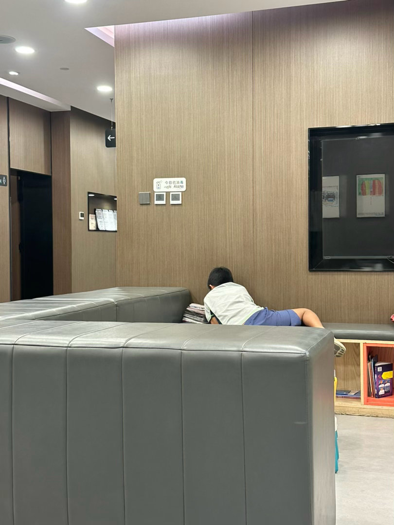 娃已经困的不行了 