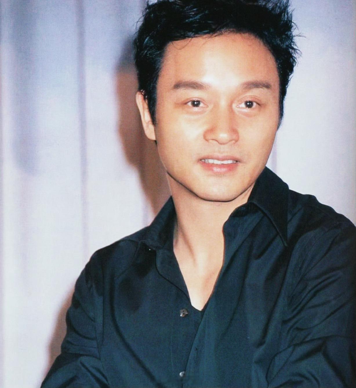 张国荣搭乘花絮去幕后 删繁就简，松弛的酷感——2001年，张国荣张国荣 赴日宣传