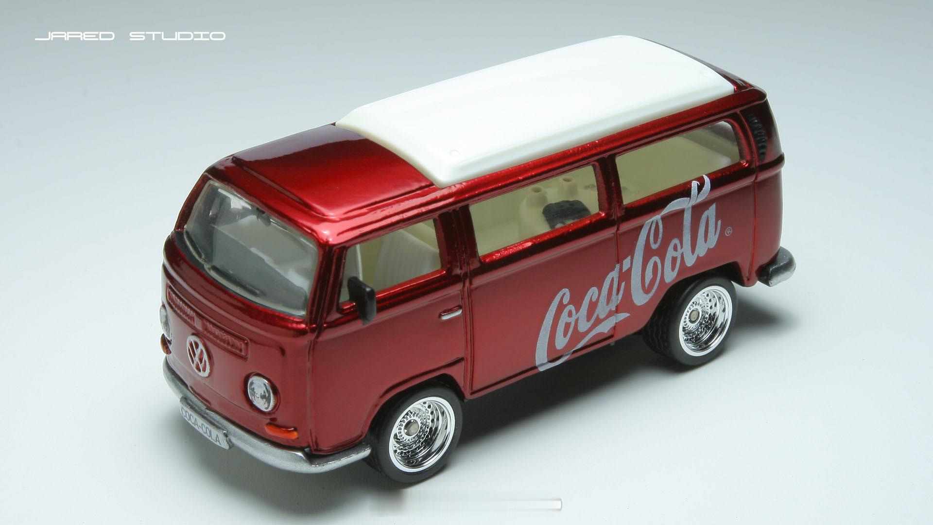 完工一辆美太火柴盒大众T2翻新，按客人要求做成电光红底色的可口可乐涂装，手绘车灯
