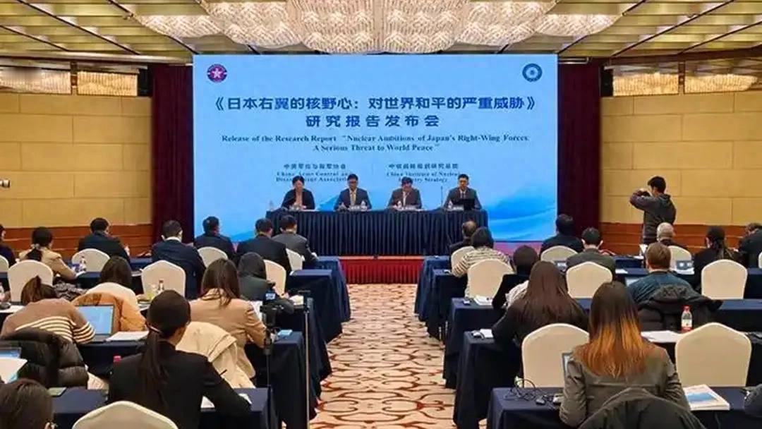 中国通告全球：日本100天可造出核武！高市早苗急寻普京破局

中国那份戳破日本核