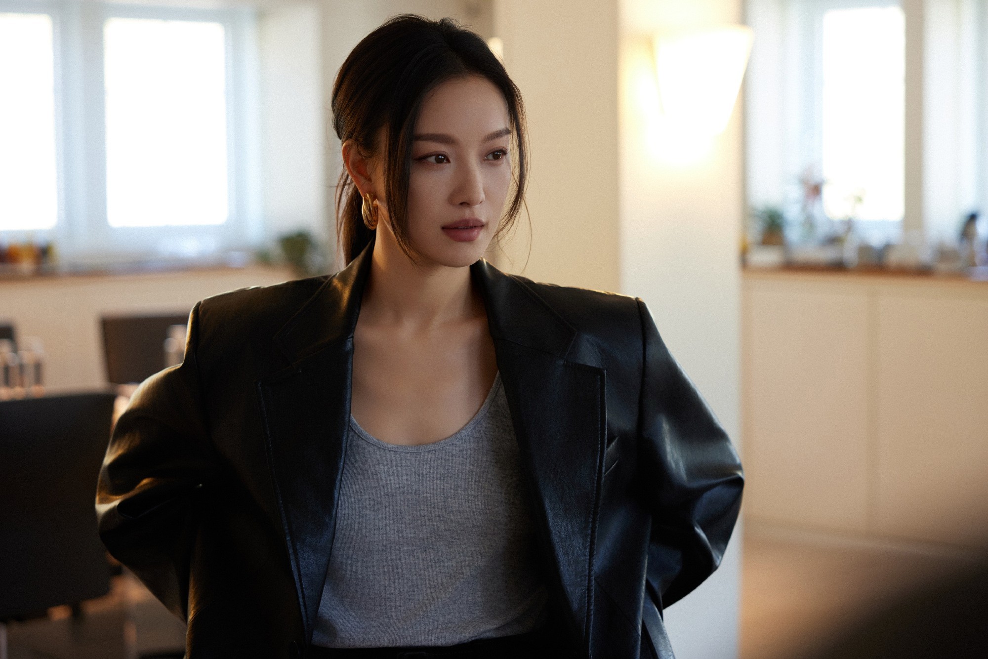 倪妮游走于汝山谷的积家制表大工坊 ​​​