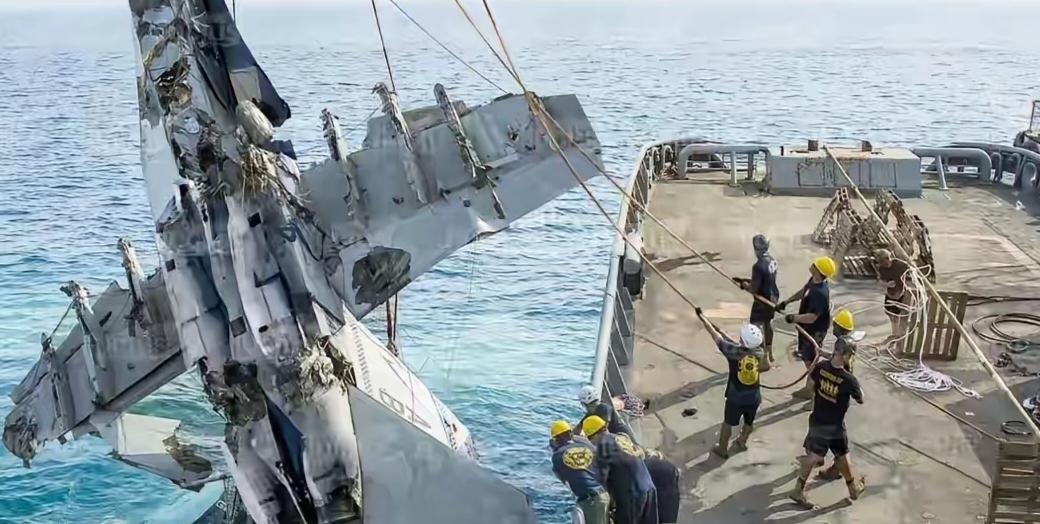 美军这回彻底搞砸了。本想借着特朗普访问亚洲的契机，一边炫耀军力撑场面，一边为总统