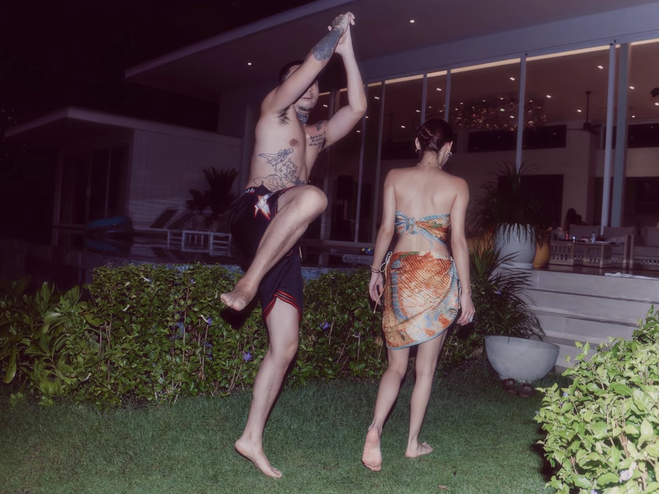 马思唯晒出年终回顾照！依旧狂秀恩爱马思唯