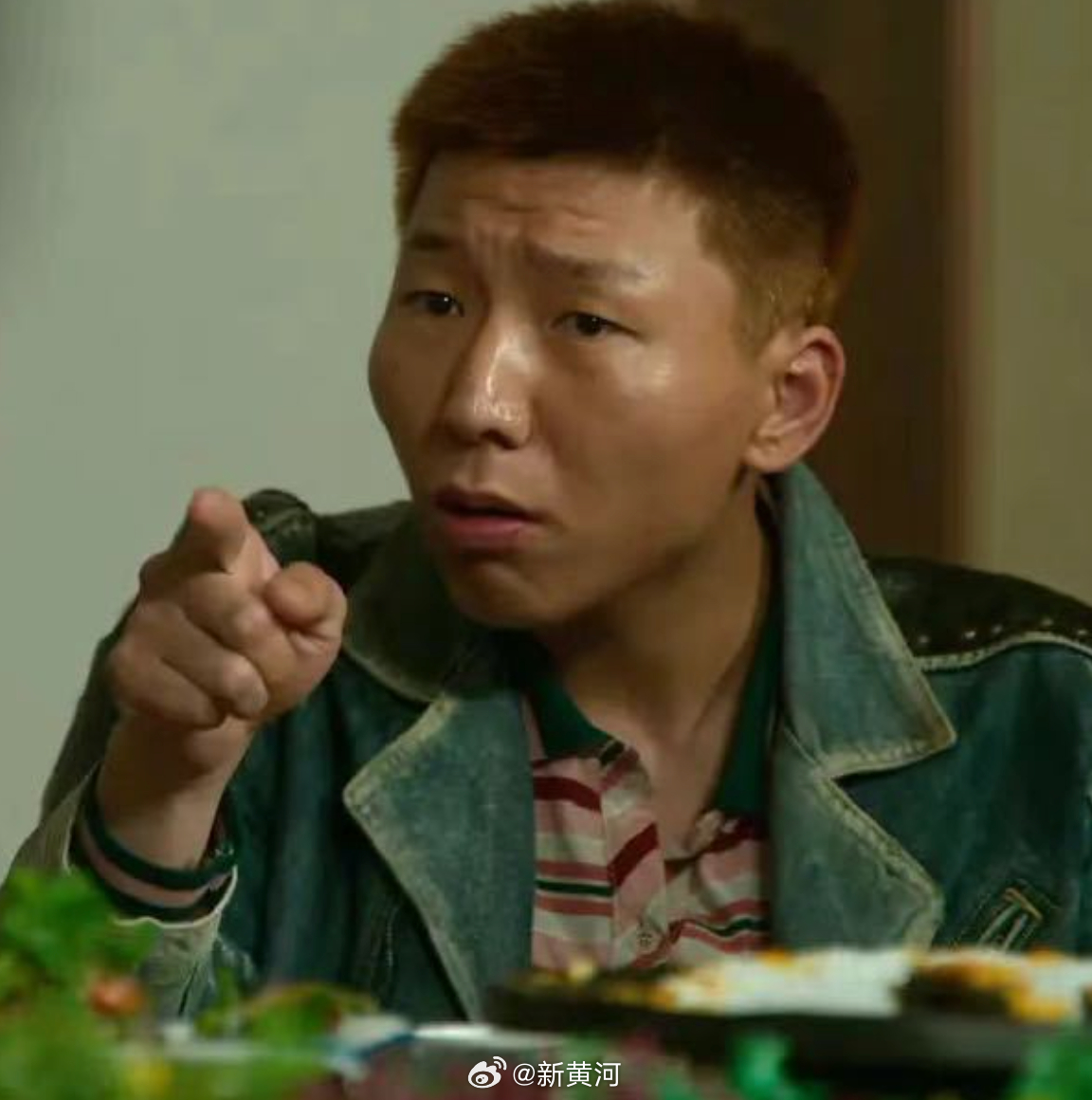 【#谁能想到莽村大公子唱歌这么好听# 】#阿如那被演戏耽误了的歌手#  马年央视