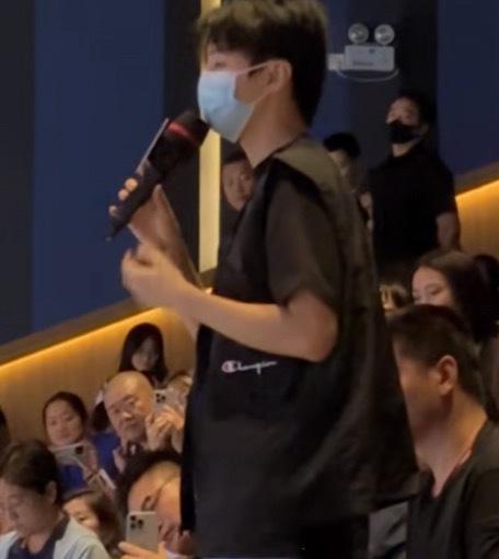 #王俊凯现身谢霆锋新片首映礼#在谢霆锋新片首映礼上看到了王俊凯。支持谢霆锋老师的