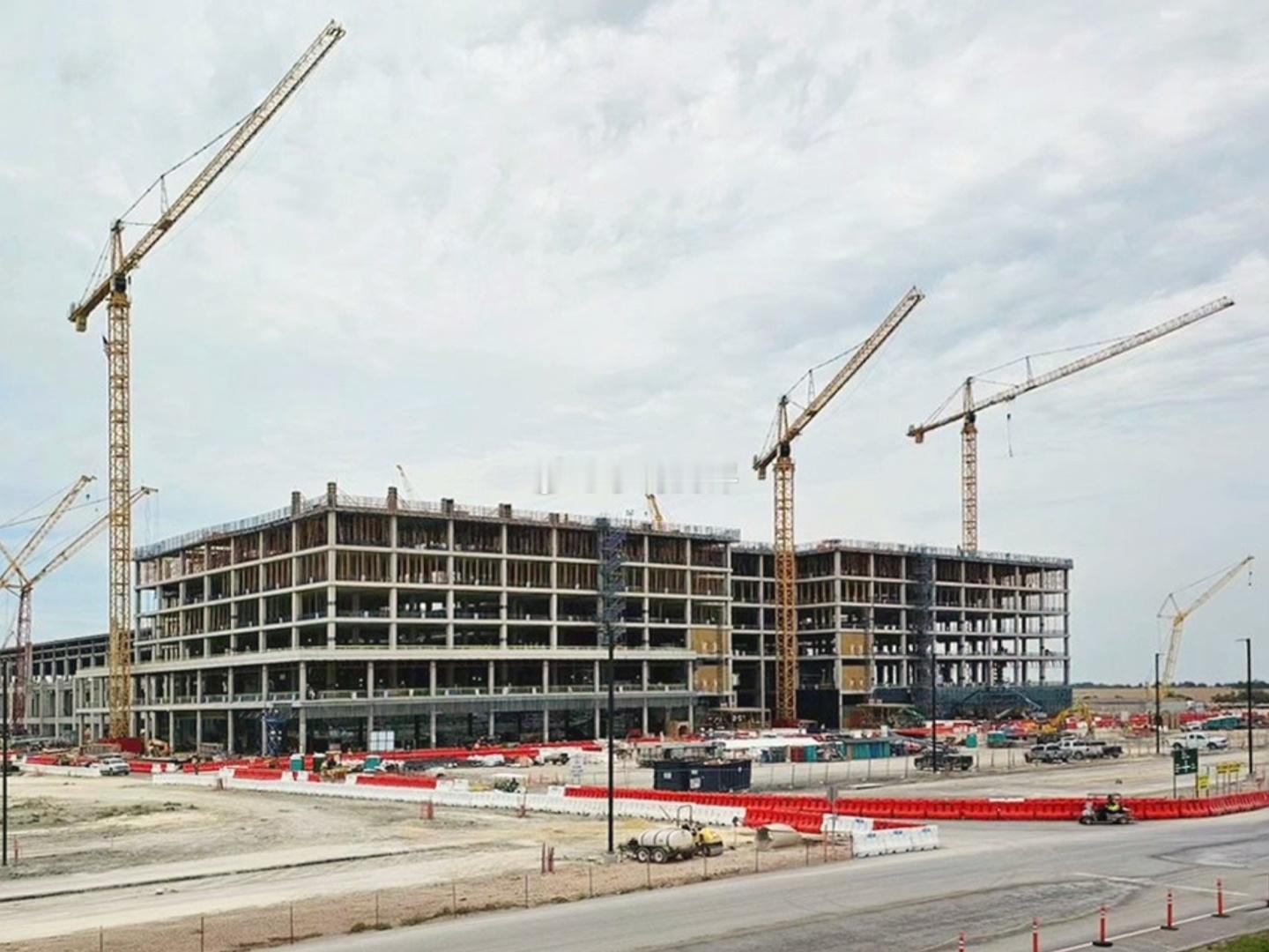 《韩国经济日报》今日报道称，三星电子计划在当地时间 4 月 24 日在美国得克萨