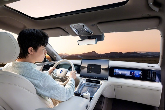 看这款车的内饰，你觉得它的乘坐舒适度能满足全家需求吗🤩？ ​​​