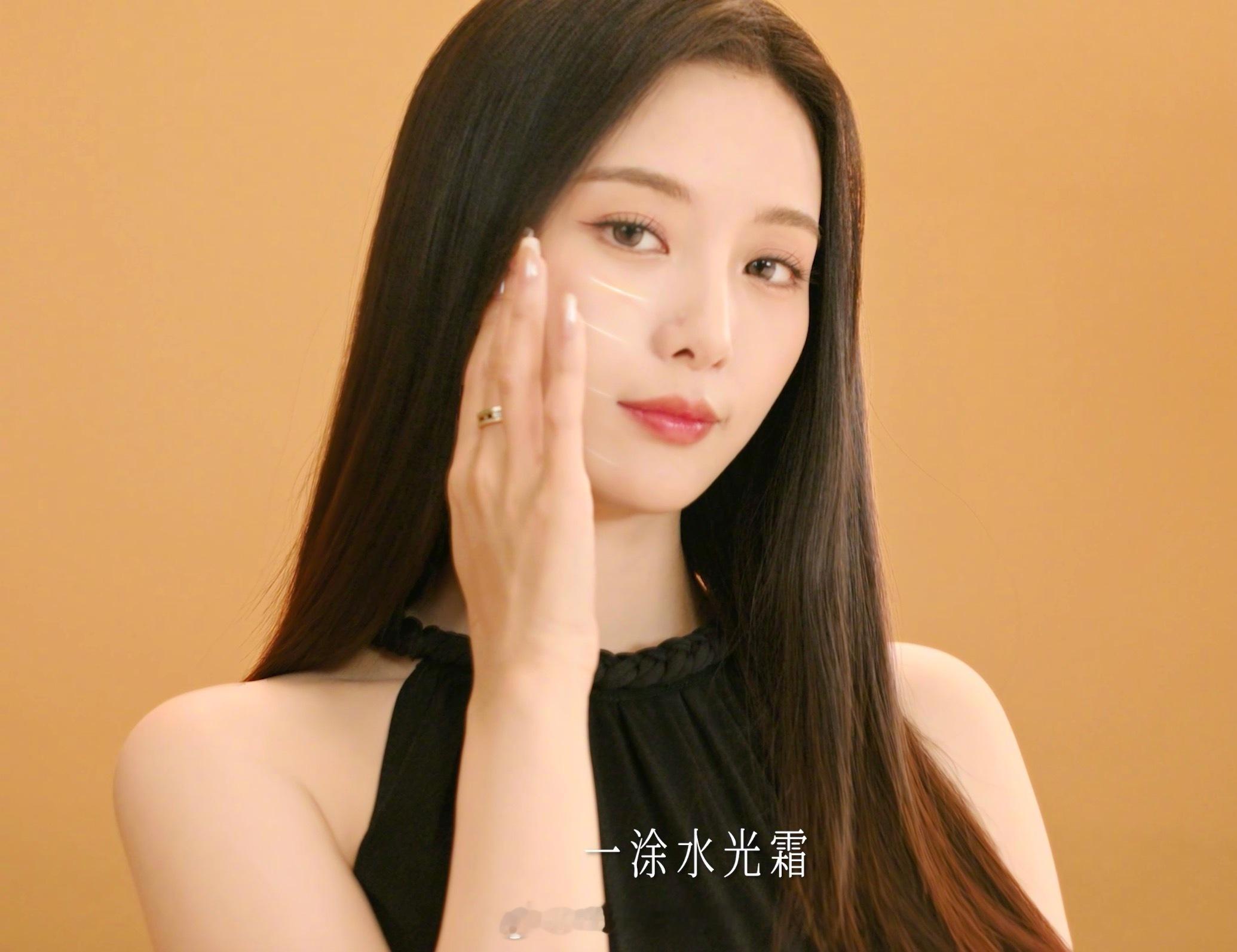 原来这才是代言绝色的真相！徐艺洋代言绝色是因为黄子韬 黄子韬代言时把面膜当宝贝天