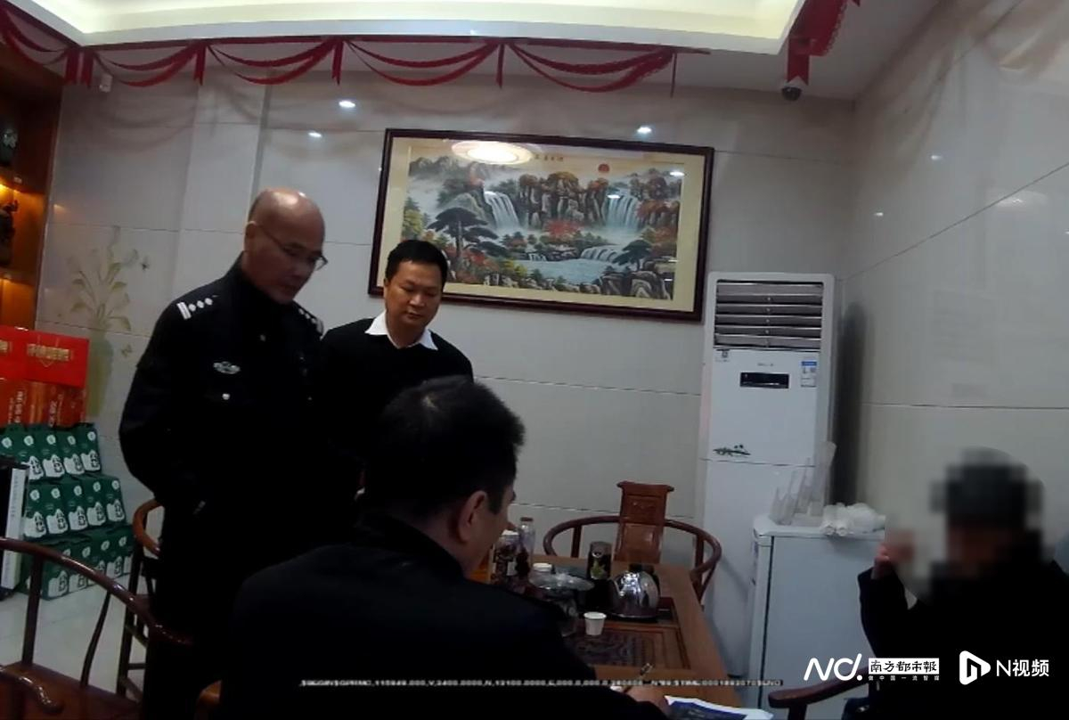 #骗子装孙子骗老人3万被警方拦截#【骗子冒充“孙子”问老人要3万元！恩平公安成功