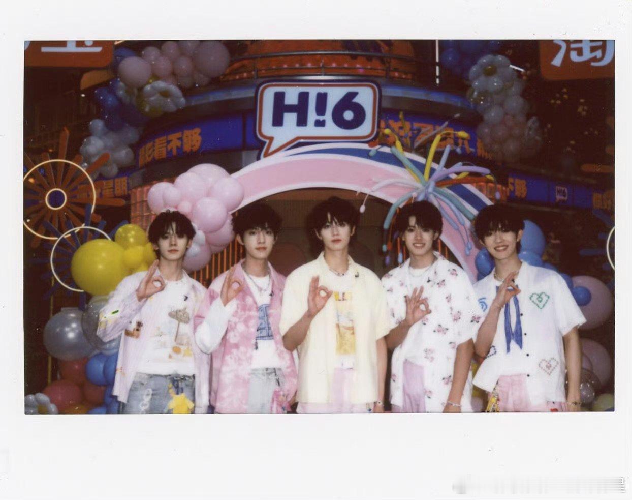 登陆少年你好星期六拍立得 登陆少年hi6拍立得合照登陆少年你好星期六拍立得 ​​