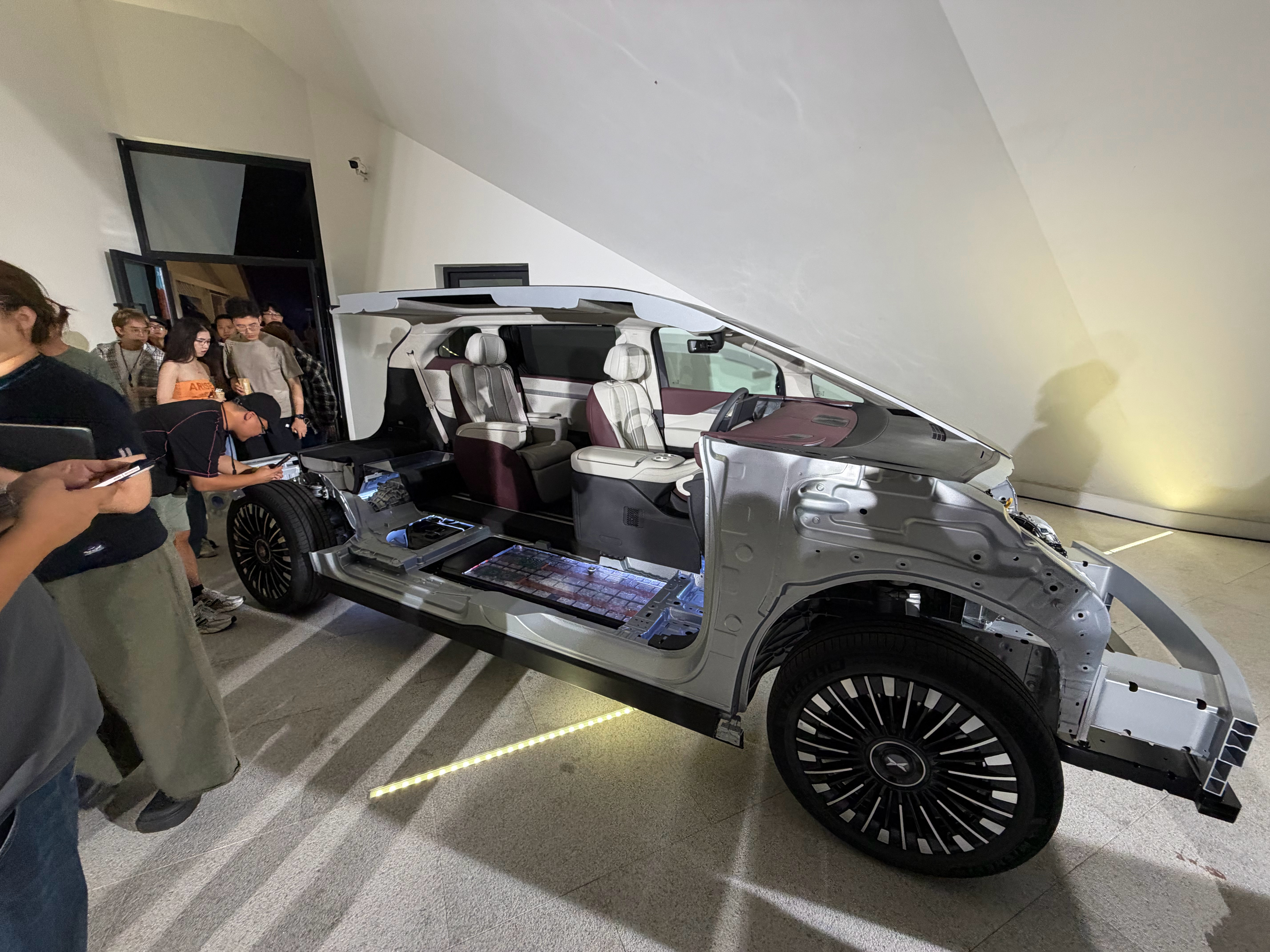 不光是买车，买什么年轻人都看服务。产品好是基础，但用得省心、省事才是关键。服务不