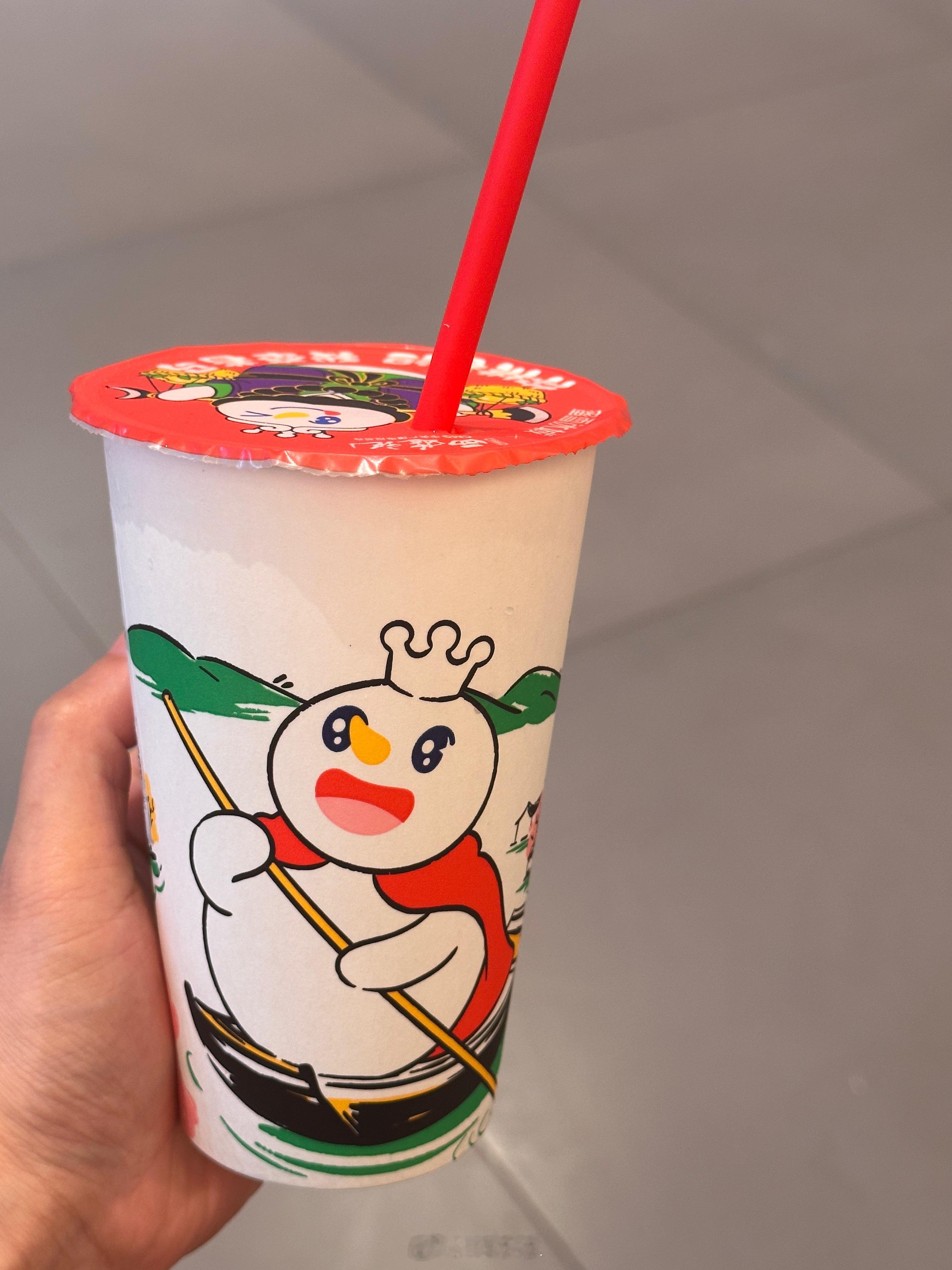 蜜雪冰城捐赠1000万驰援广西每次都能看到雪王的爱心满杯百香果、柠檬水🍋、棒打