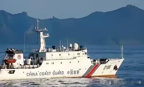 钓鱼岛又出大事了！四艘带炮的中国海警船直接开进去了！日本的船赶紧过来对峙，这阵仗