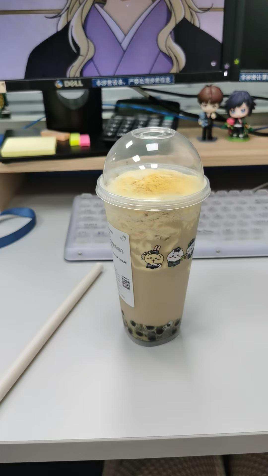 狂风暴雨，外卖小哥辛苦了[作揖]
这秋天第一杯奶茶不喝不行的。
🐮🐴仪式感足