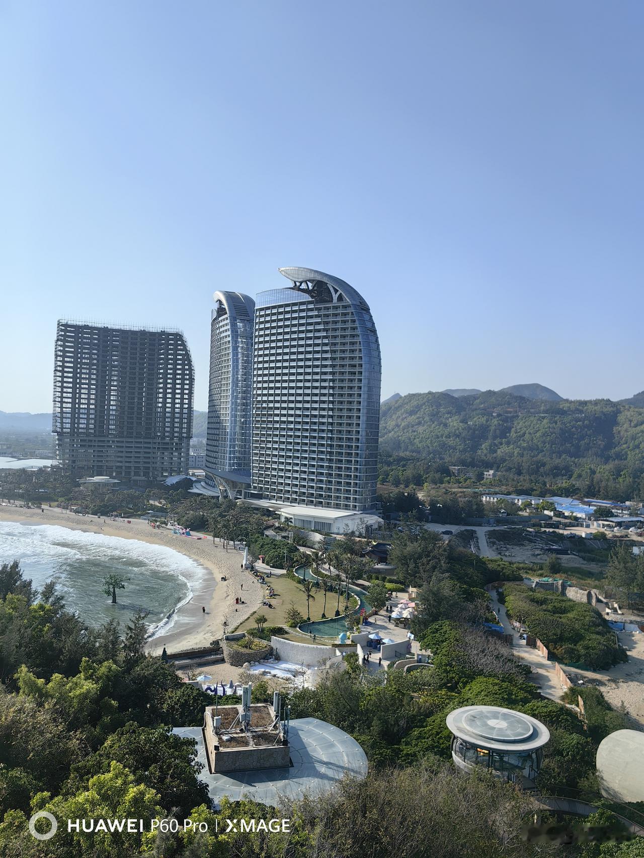 一、体面从来不由价格决定
 
衣服的本职只是遮体保暖，衡量一个人的尊严，从来不是