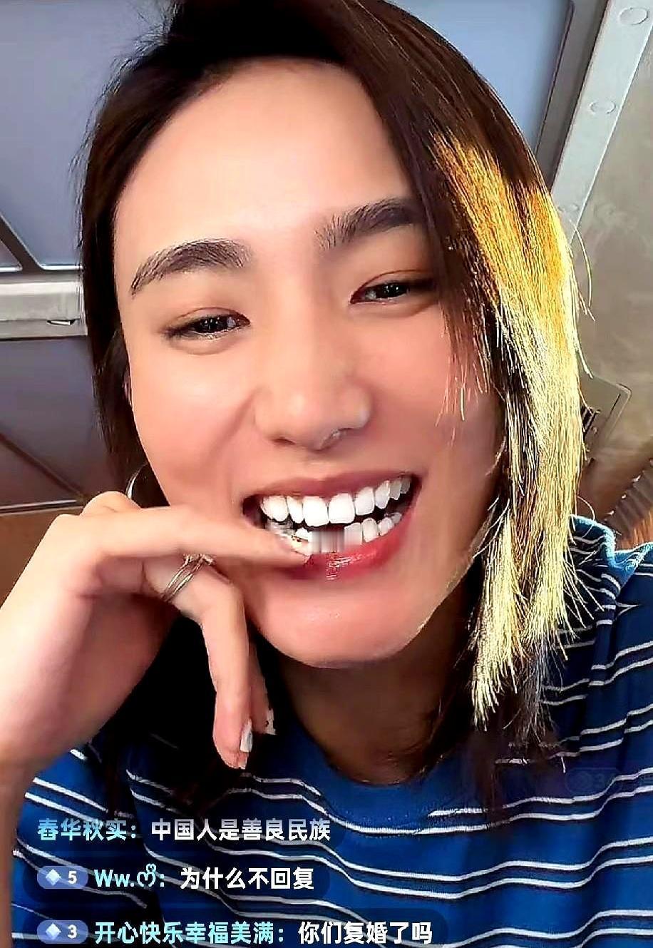 欠4000万的时候，没人管他死活。
现在，直播间几万人，都在催他生儿子。
李亚鹏