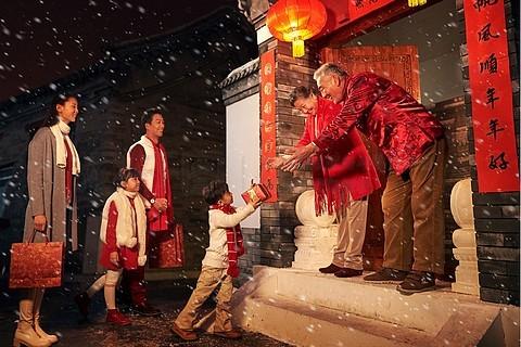 2026年七月中下旬，养老金年度调整的官方通知依旧没有露面，不少退休人员每天反复