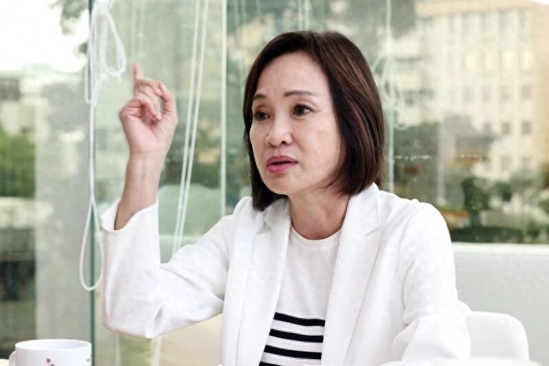 希望大陆的惠台政策，能够不受两岸政治因素影响
 
柯志恩这话，说白了就是“饭我要