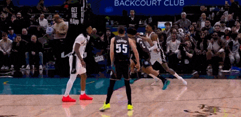 🔥 文班亚马“外星人”封盖坎宁安

第三节64平，坎宁安突破瓦塞尔杀到内线，正