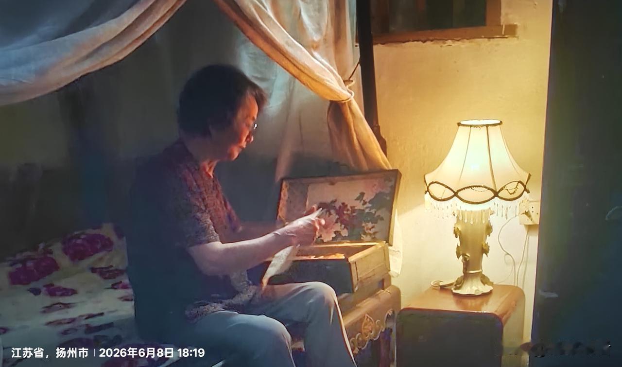 看完《给阿嬷的情书》，真的狠狠共情了老一辈的旧时光，没有轰轰烈烈的大戏，全是普通
