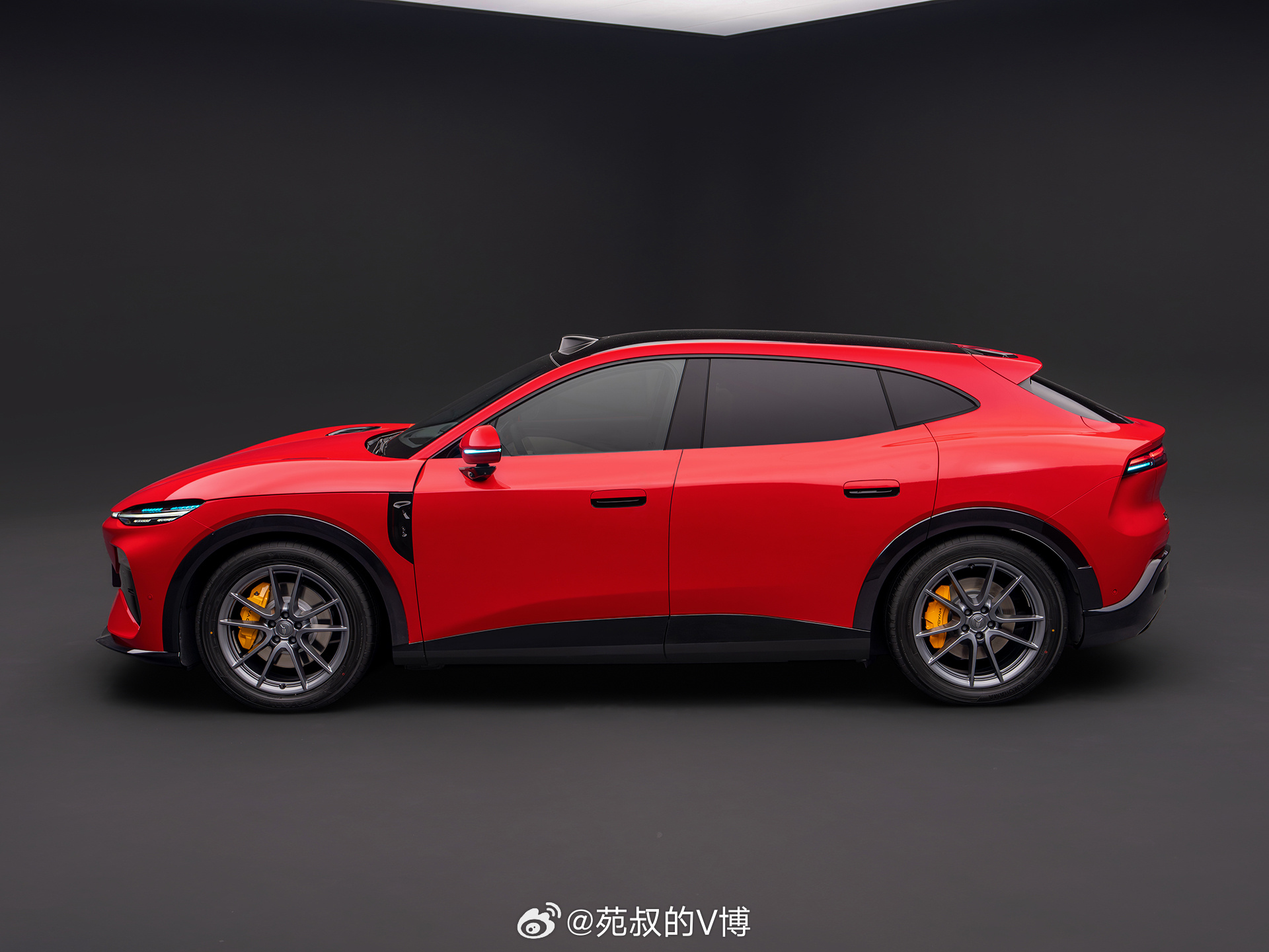 岚图追光S公布了预售，预售价30.99万元，追光S和追光是不一样的，追光S是一款