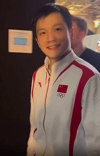 #樊振东 真的心跳漏拍了# 每次对视，心跳都会漏拍[太开心] ​​​