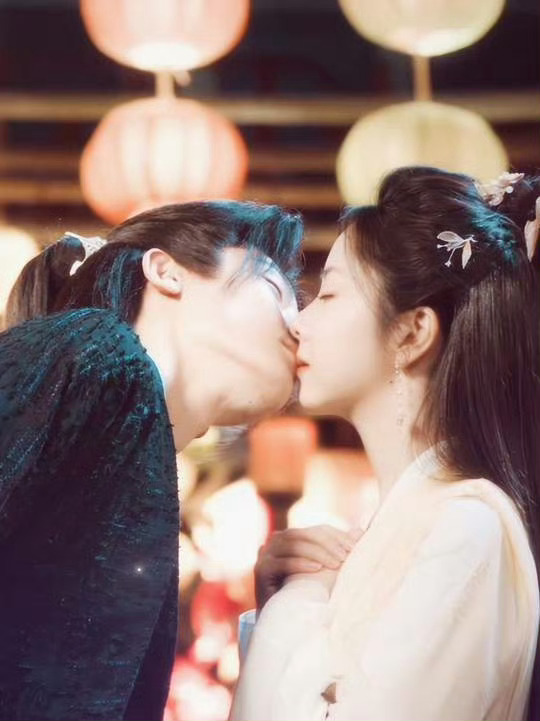 红烨 暂停时间只为吻你 谁懂红烨的浪漫！为了吻肖瑶甘愿暂停时间，三世的等待终得圆