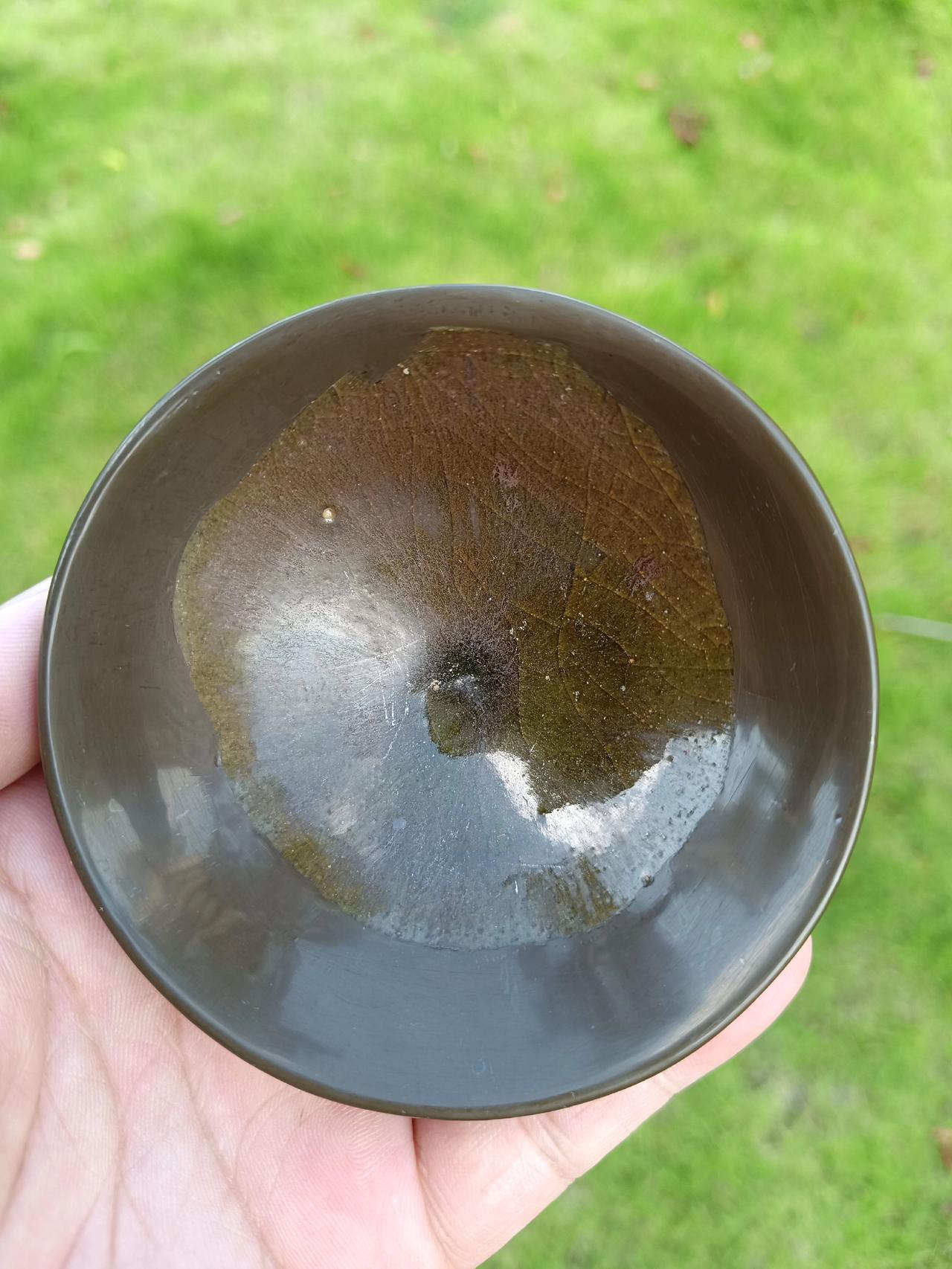 600元包邮
水吉窑宋建盏，大漆相近色修复，口径9高3.5厘米.茶叶末釉是水吉窑