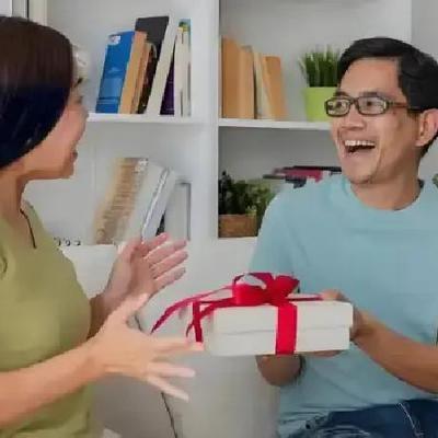 “白嫖成功了？”6月16日报道，新疆，一男子还没离婚，就和一名女子搞在一起，为了