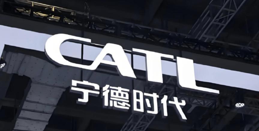 车企集体和宁德提分手 新能源行业正在上演一场供应链大变局，多家头部车企纷纷降低对
