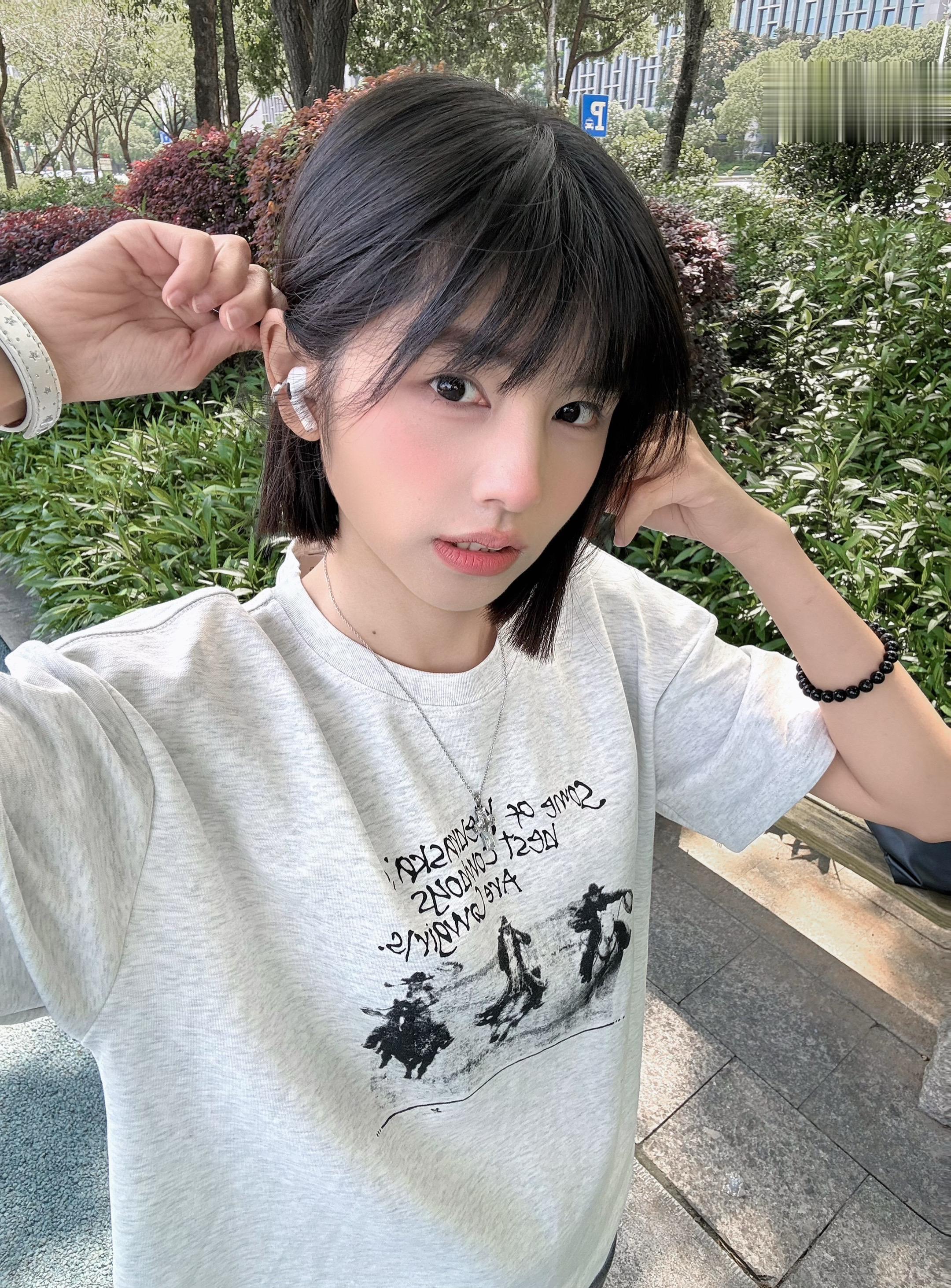 endrites短袖 ootd穿搭 拍照姿势 短发 分享照片