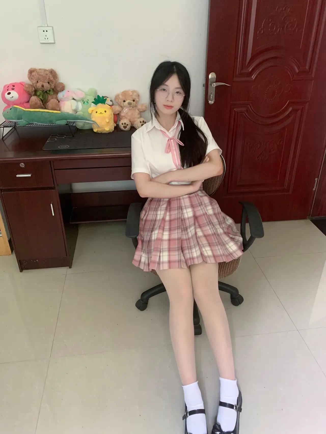 可爱少女心爆棚的办公室日常💕女生怎么搭配服装才能又酷又美 少女感穿搭的精髓究竟