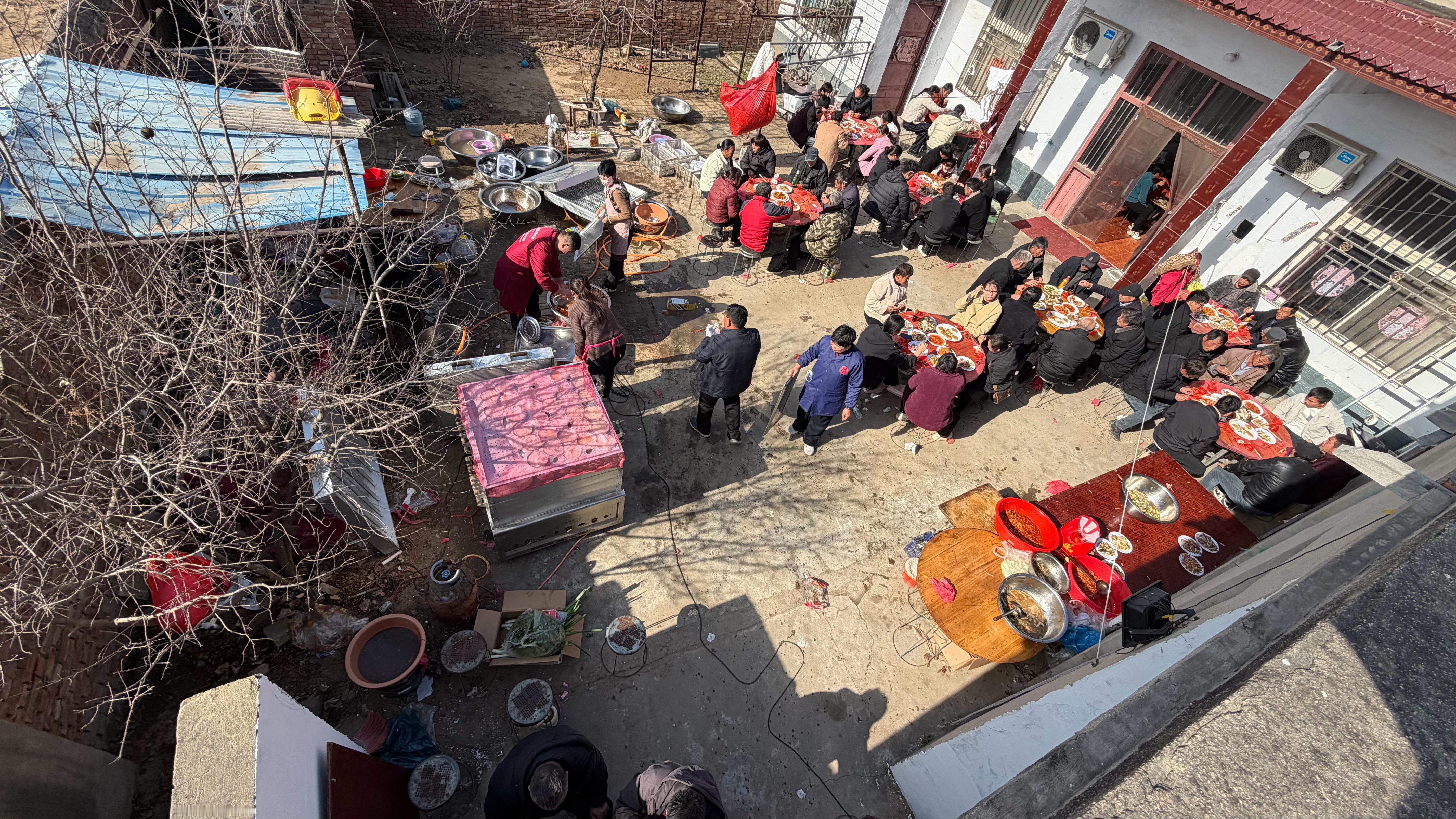 儿子的满月席，进行中，300元1桌，中华烟，茅台王子酒，这个可以吗 商丘·范楼村