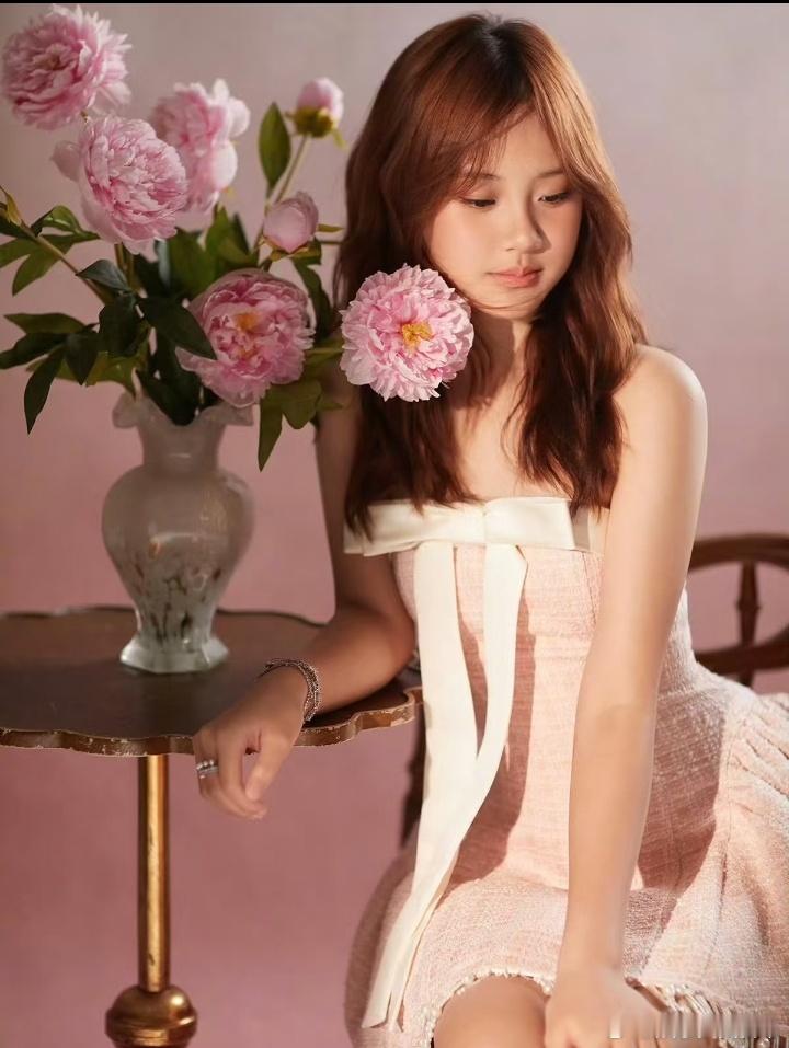 甜馨自曝96斤要减肥14岁163、96斤，我奶听了都得端碗排骨冲过去。小孩哪来的