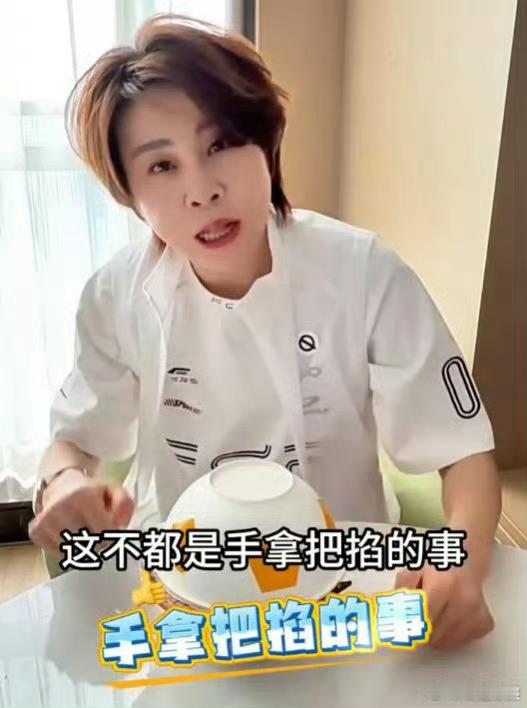 王濛说要是不去滑冰肯定是踢球去了濛姐也太有意思啦！坦言不滑冰就去踢球，跳舞踢球样