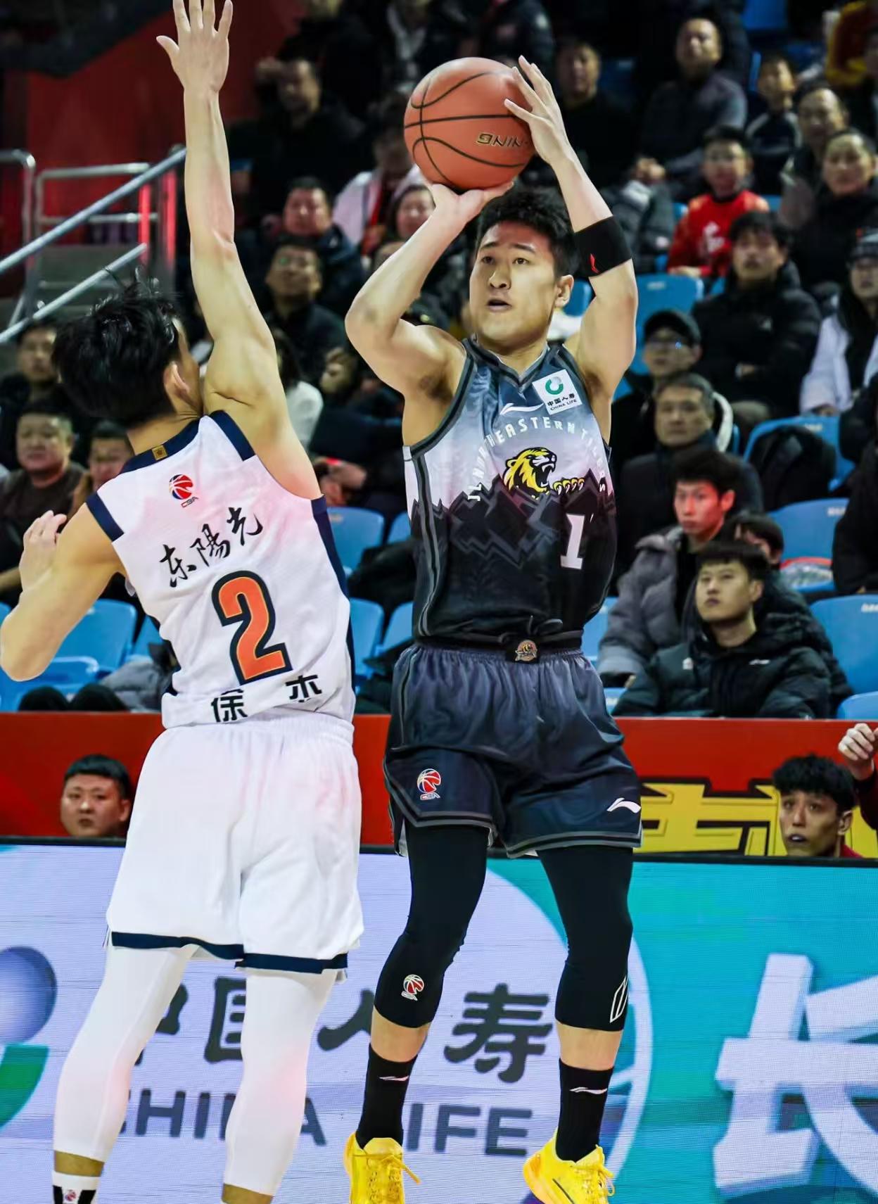 广东战吉林内线依旧劣势，不排除主场翻车，吉林冲附加赛关键战必尽全力
广东队今晚将