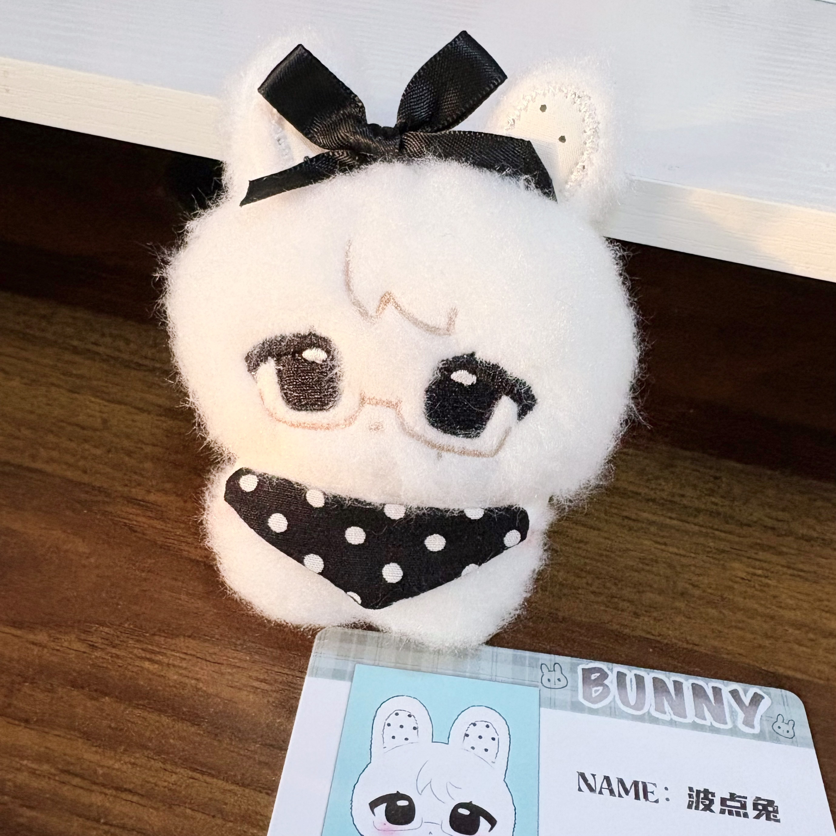 张元英  波点兔平安到家 刚拿到的时候手的刺绣有一点点歪 捏一捏就变好看了 可以