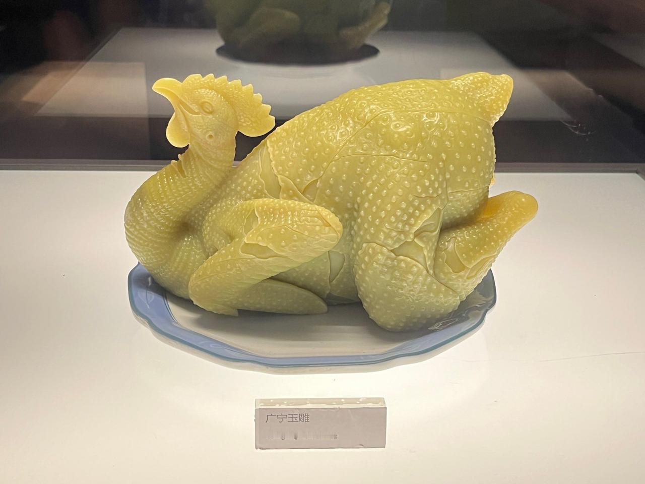 为什么广东人喜欢白切鸡?
广东省博物馆的镇馆之宝就是白切鸡!
作为一个广东人，一