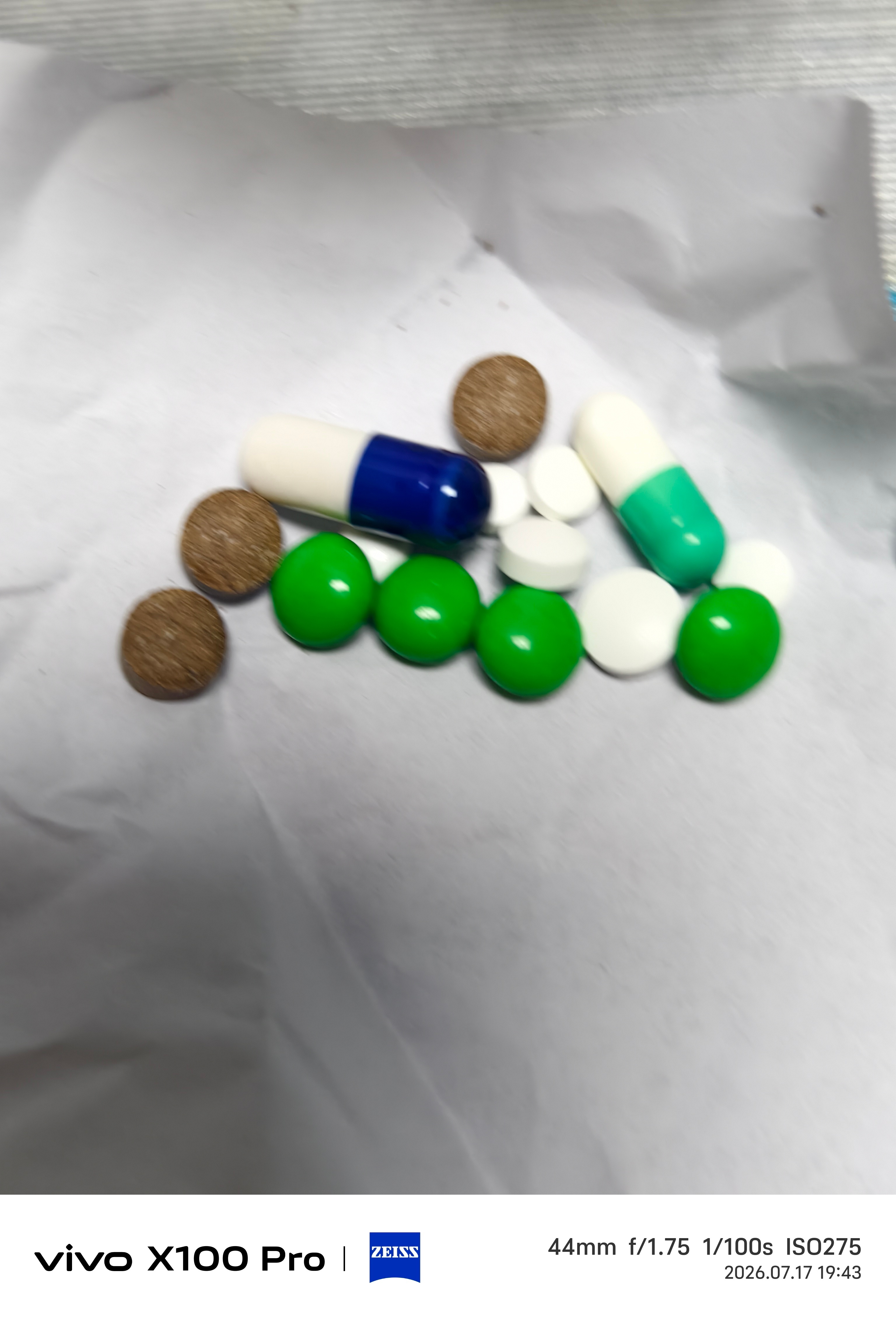 阿凌的修腰碎碎念死虫摆烂的一天没做还没好完又开了点药吃了药又困止咳化痰的我现在真